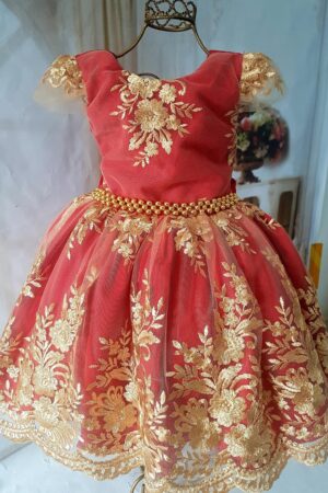 Vestido Vermelho com Renda Dourada