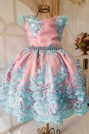 Vestido Rosa com Renda Azul