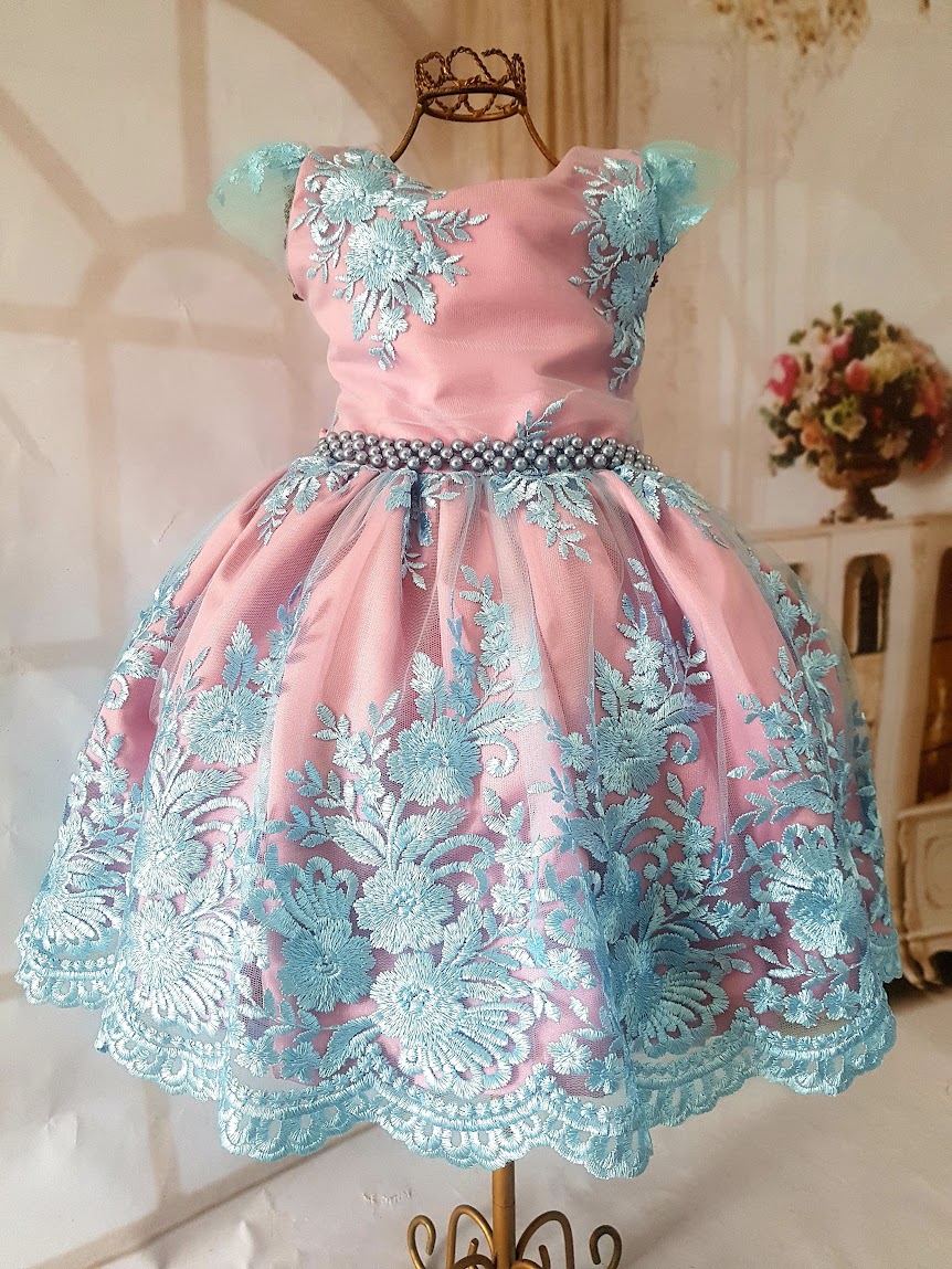 Vestido Rosa com Renda Azul