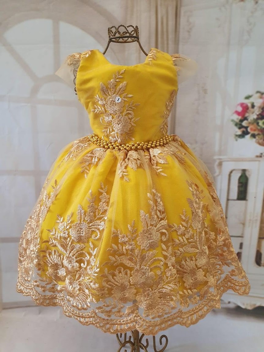 Vestido Amarelo com Renda Dourada