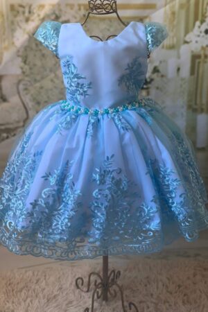 Vestido Branco com Renda Azul