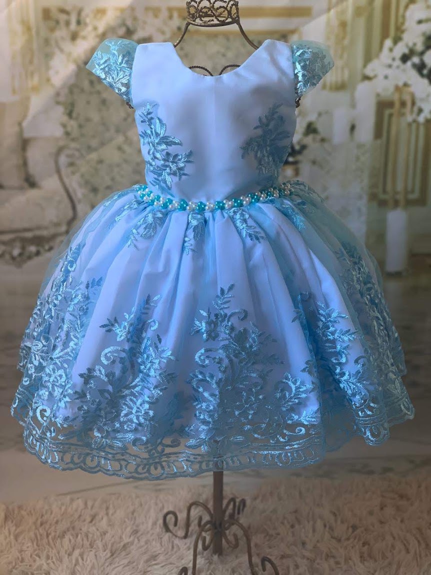 Vestido Branco com Renda Azul