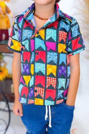 Blusa Manga Curta Bandeirinhas